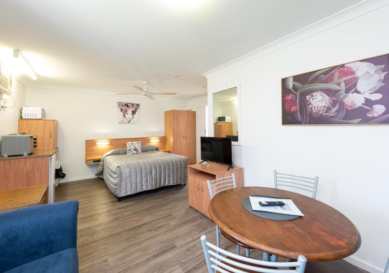 Motel Riviera On Ruthven 3*